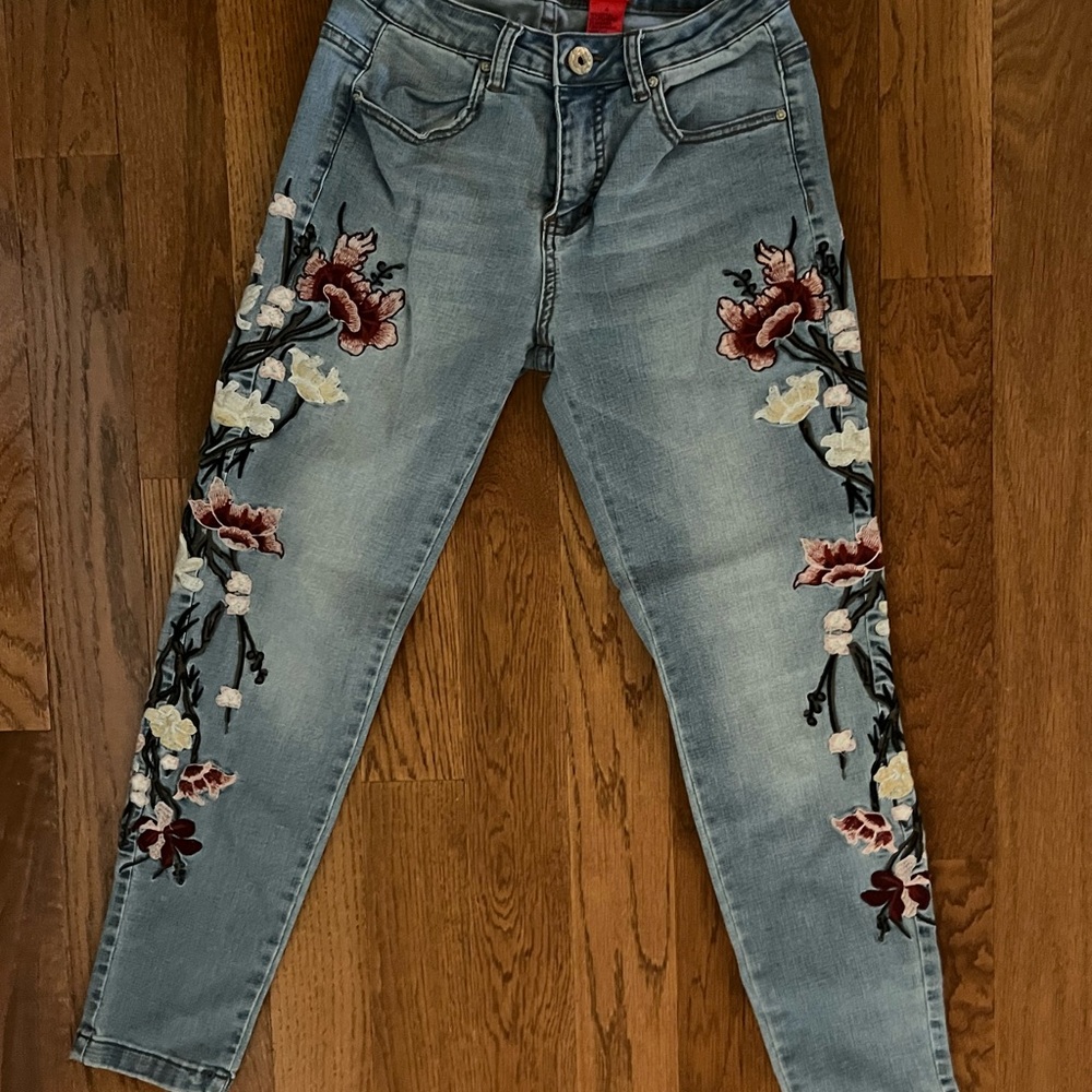 Adorable Christina embroidered blue jeans size 4.